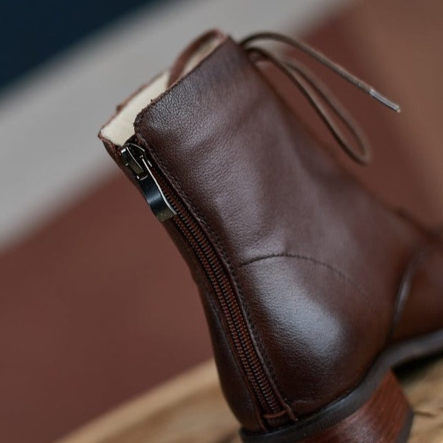 Bota Feminina Bristol Cano Curto de Couro com Zíper
