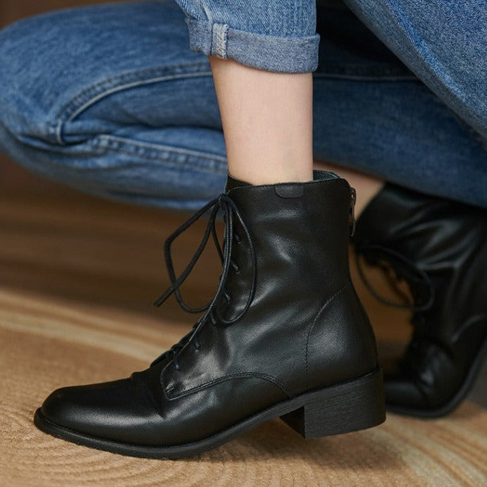 Bota Feminina Bristol Cano Curto de Couro com Zíper